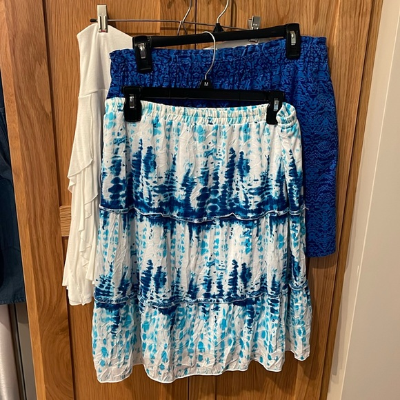 3 size medium women’s skirts. AGB, INC and Joe Fresh. - Picture 1 of 8